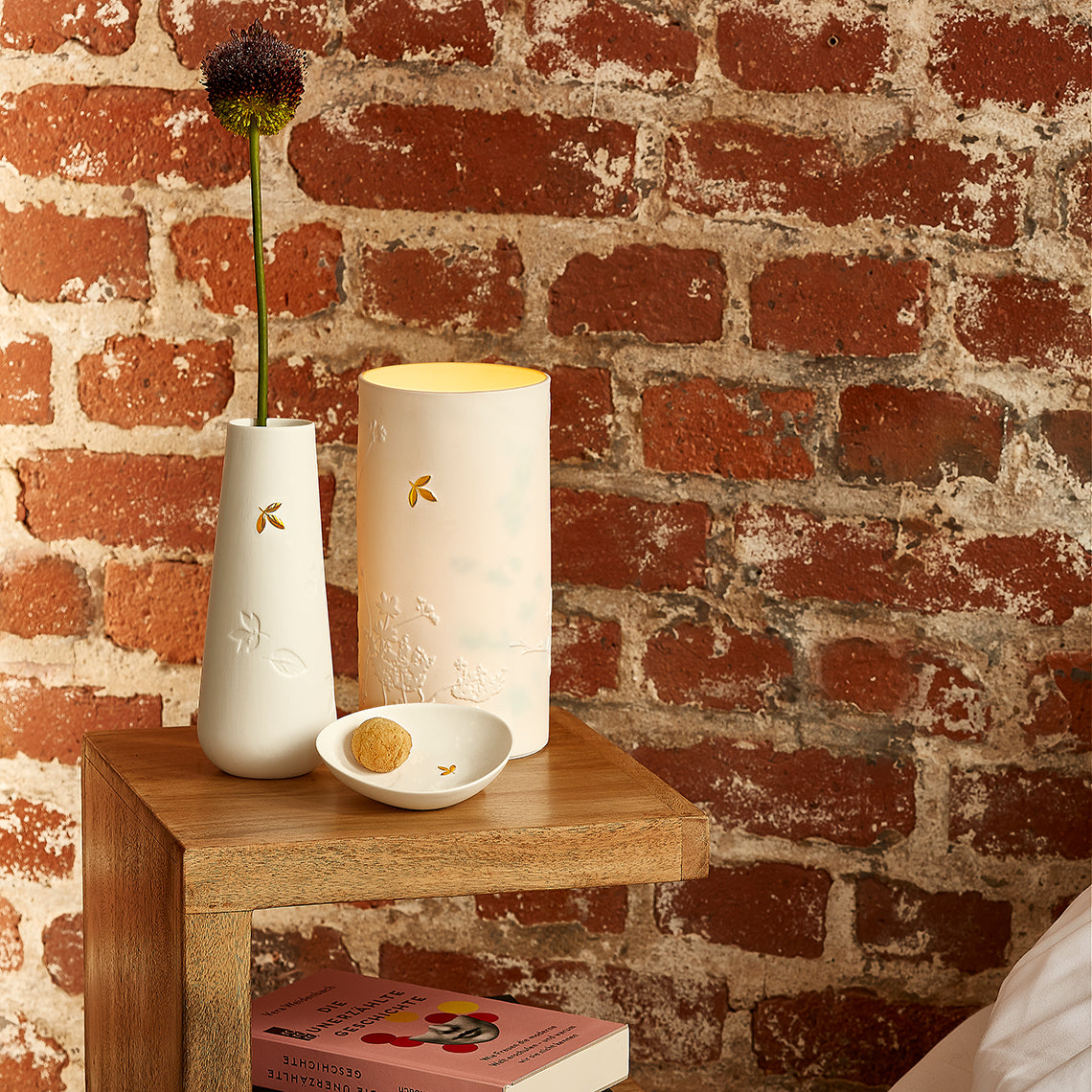 PORCELAIN LAMP GOLDEN LEAF