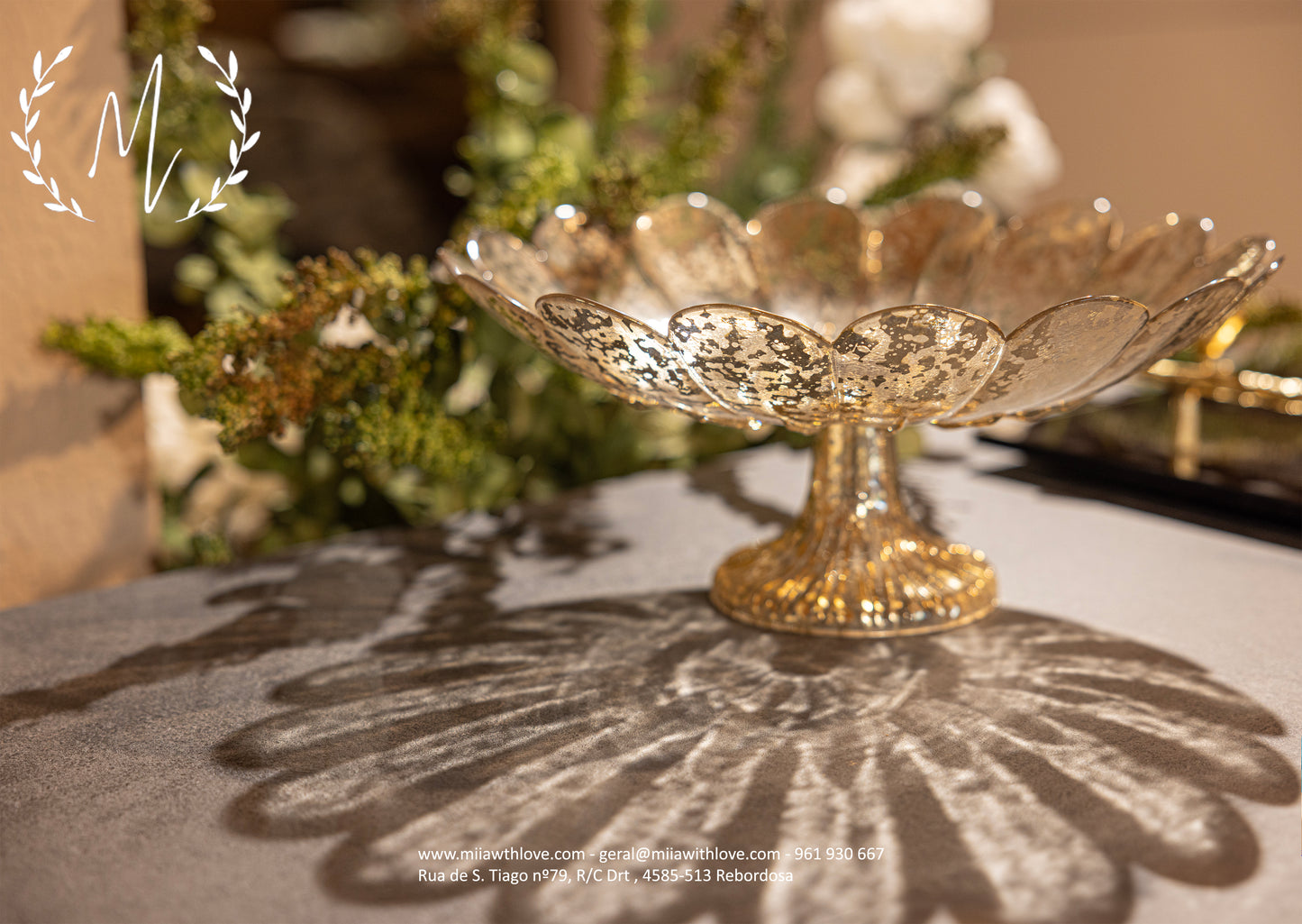Stemmed cake dish