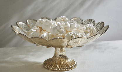 Stemmed cake dish