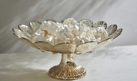 Stemmed cake dish